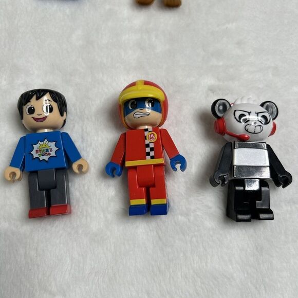 Ryan’s World Figures 2.5” Lot of 5 Karate Ninja Panda Gamer Racer - Picture 4 of 6